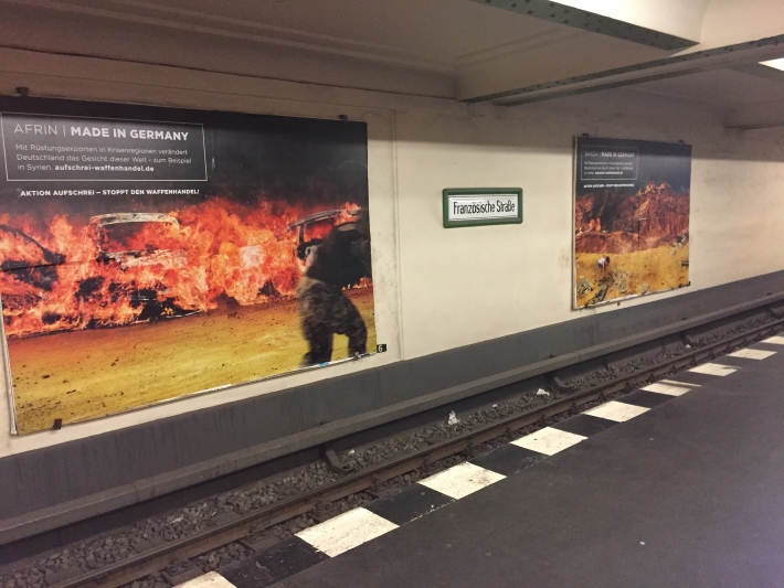 Plakate Afrin und Saada in U-Bahn.jpg